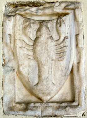 Antico stemma della famiglia Gambara posto all’ingresso del loro palazzo di Pralboino (BS) (ex castello)