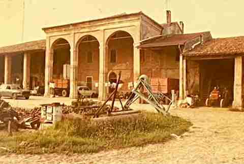 Antico stemma della famiglia Gambara posto all’ingresso del loro palazzo di Pralboino (BS) (ex castello)